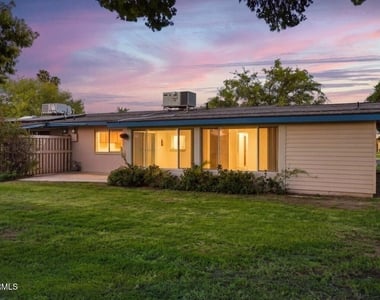 10916 W Peoria Avenue - Photo Thumbnail 23