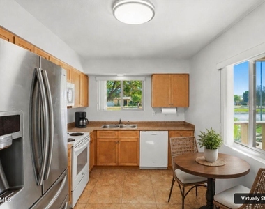 10916 W Peoria Avenue - Photo Thumbnail 6