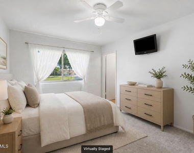 10916 W Peoria Avenue - Photo Thumbnail 16