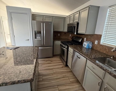 580 N Danyell Court - Photo Thumbnail 3