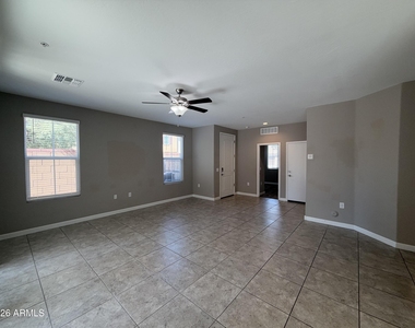 1255 N Arizona Avenue - Photo Thumbnail 7