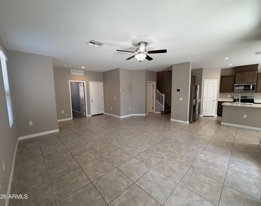 1255 N Arizona Avenue - Photo Thumbnail 6