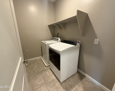 1255 N Arizona Avenue - Photo Thumbnail 17