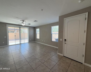 1255 N Arizona Avenue - Photo Thumbnail 4