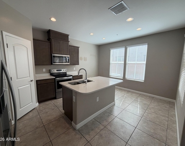 1255 N Arizona Avenue - Photo Thumbnail 10