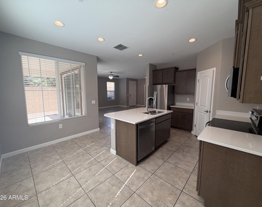 1255 N Arizona Avenue - Photo Thumbnail 12