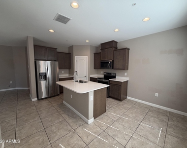 1255 N Arizona Avenue - Photo Thumbnail 11