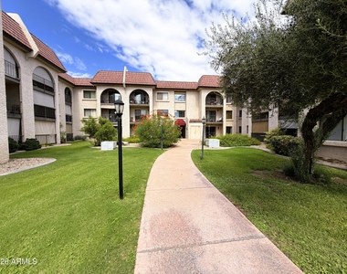 3033 E Devonshire Avenue - Photo Thumbnail 2