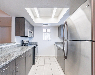 850 S River Drive - Photo Thumbnail 5