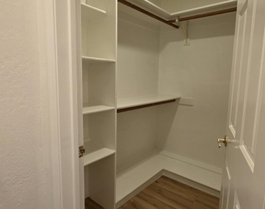 14044 N Brunswick Drive - Photo Thumbnail 11