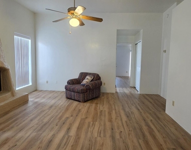14044 N Brunswick Drive - Photo Thumbnail 5