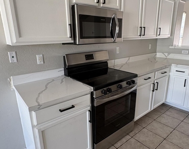 16077 W Larkspur Drive - Photo Thumbnail 7