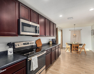 18221 W Pueblo Avenue - Photo Thumbnail 6