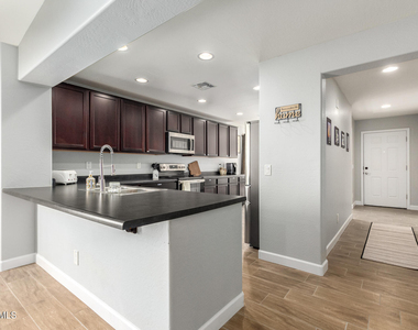 18221 W Pueblo Avenue - Photo Thumbnail 7