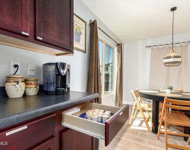 18221 W Pueblo Avenue - Photo Thumbnail 9