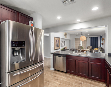 18221 W Pueblo Avenue - Photo Thumbnail 5