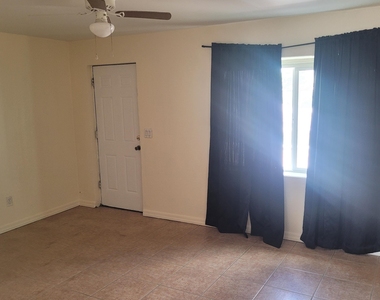 5037 W Myrtle Avenue - Photo Thumbnail 2