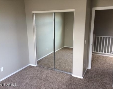 14737 N 174th Drive - Photo Thumbnail 8