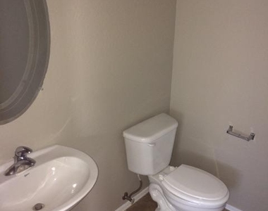 14737 N 174th Drive - Photo Thumbnail 5
