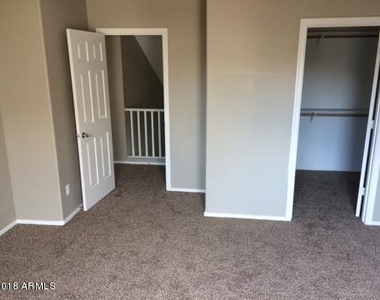 14737 N 174th Drive - Photo Thumbnail 9