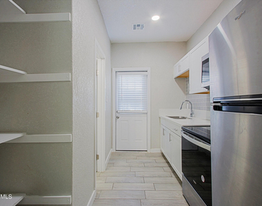 6812 N 23rd Avenue - Photo Thumbnail 3
