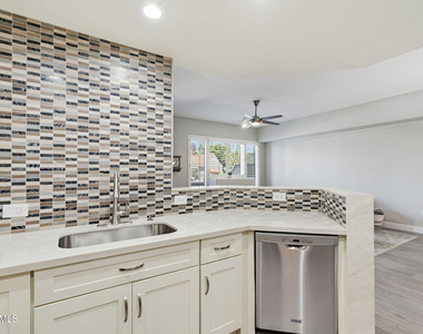 17 W Vernon Avenue - Photo Thumbnail 14
