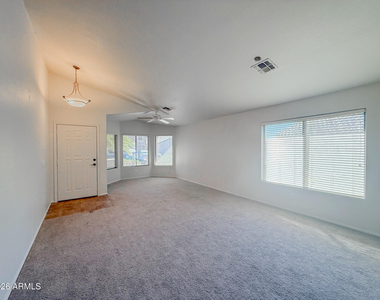 43676 W Wade Drive - Photo Thumbnail 4