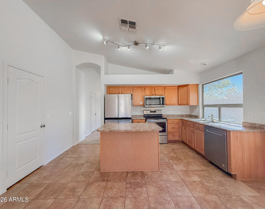 43676 W Wade Drive - Photo Thumbnail 5