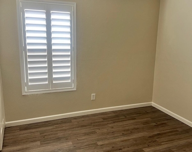 1218 W Myrna Lane - Photo Thumbnail 14