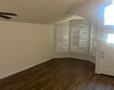 1218 W Myrna Lane - Photo Thumbnail 17