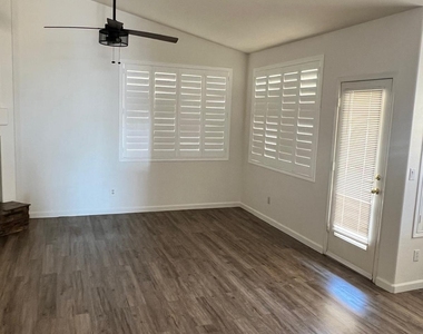 1218 W Myrna Lane - Photo Thumbnail 12