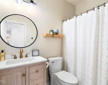 1218 W Myrna Lane - Photo Thumbnail 10