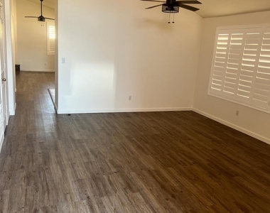 1218 W Myrna Lane - Photo Thumbnail 16