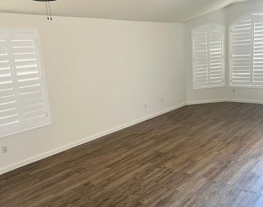 1218 W Myrna Lane - Photo Thumbnail 15