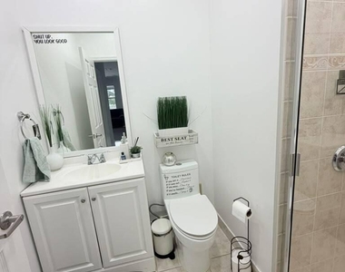 4251 E Seneca Avenue - Photo Thumbnail 18