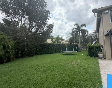 4251 E Seneca Avenue - Photo Thumbnail 43