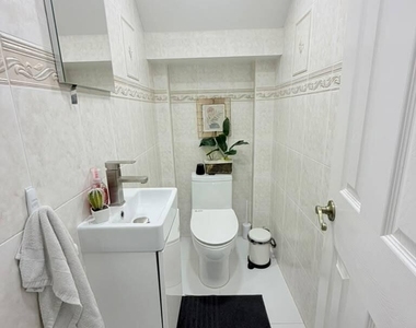 4251 E Seneca Avenue - Photo Thumbnail 17