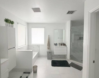 4251 E Seneca Avenue - Photo Thumbnail 23