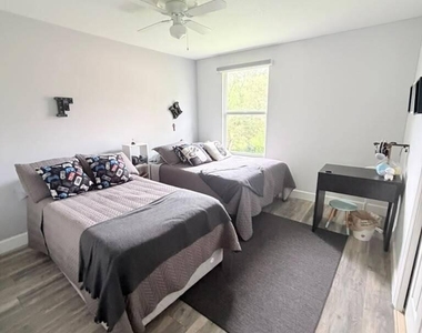 4251 E Seneca Avenue - Photo Thumbnail 27