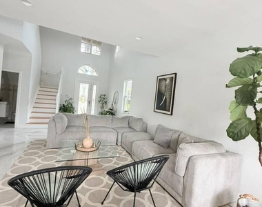 4251 E Seneca Avenue - Photo Thumbnail 6
