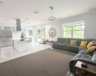 4251 E Seneca Avenue - Photo Thumbnail 15