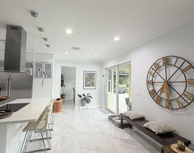 4251 E Seneca Avenue - Photo Thumbnail 20