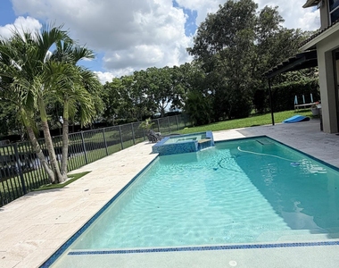 4251 E Seneca Avenue - Photo Thumbnail 37