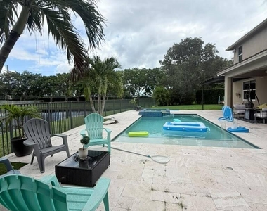 4251 E Seneca Avenue - Photo Thumbnail 36