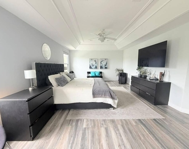4251 E Seneca Avenue - Photo Thumbnail 21