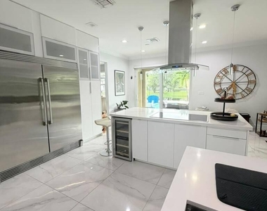 4251 E Seneca Avenue - Photo Thumbnail 11