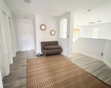 4251 E Seneca Avenue - Photo Thumbnail 29