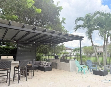 4251 E Seneca Avenue - Photo Thumbnail 40