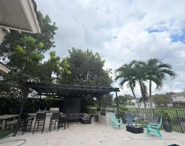 4251 E Seneca Avenue - Photo Thumbnail 38