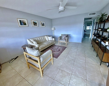27 Richmond D Crescent - Photo Thumbnail 3